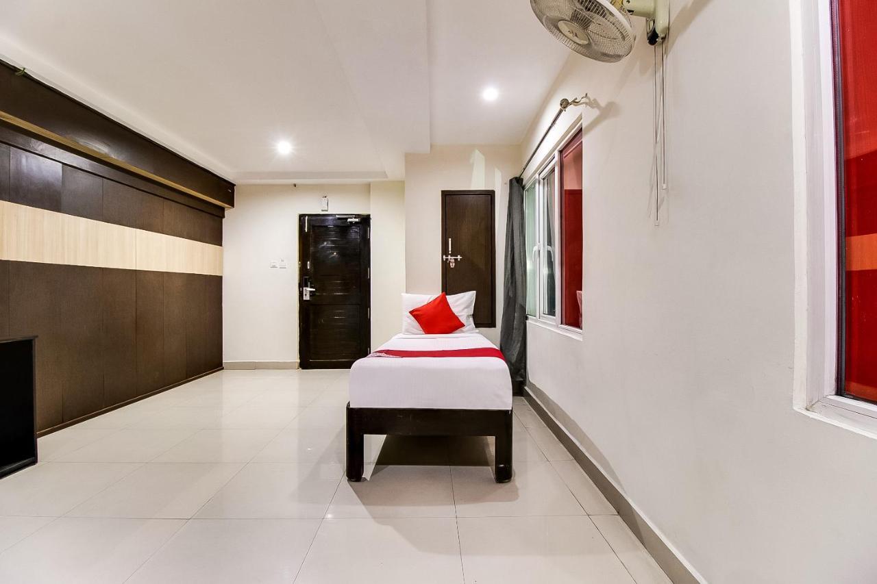 Oyo Flagship 9115 Hotel Udayee International Тирупати Екстериор снимка